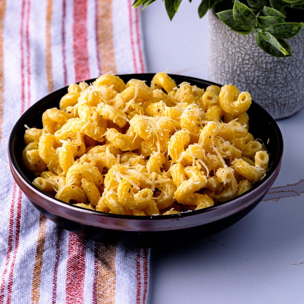 Creamy Cacio e Pepe — glossy, pepper-forward, and ready in under an hour.